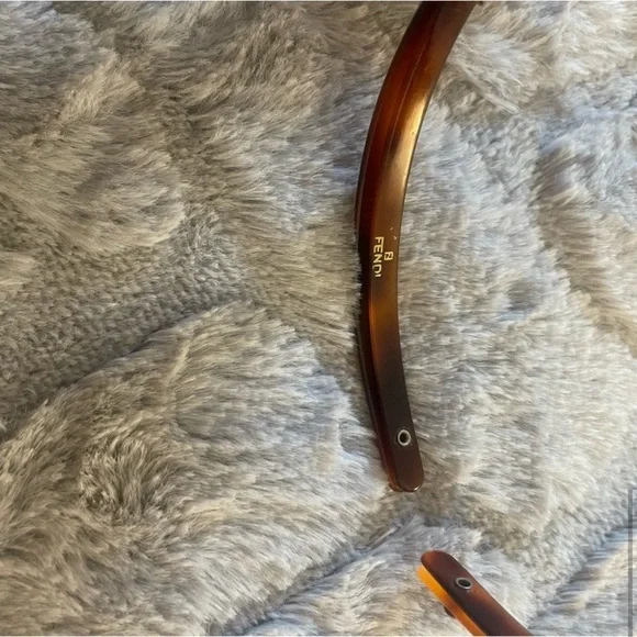 Fendi Tortoiseshell Hair Accessory - Picture 10 of 10
